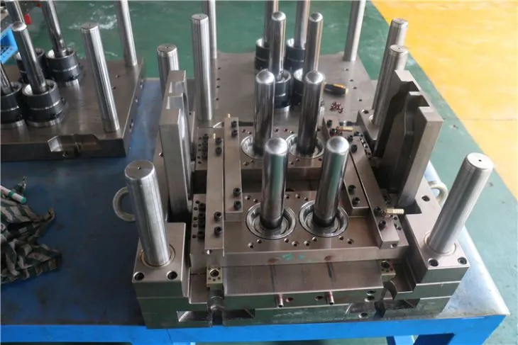 4 Kavità Pin Valve PET Preforma Moffa b'Runner Hot