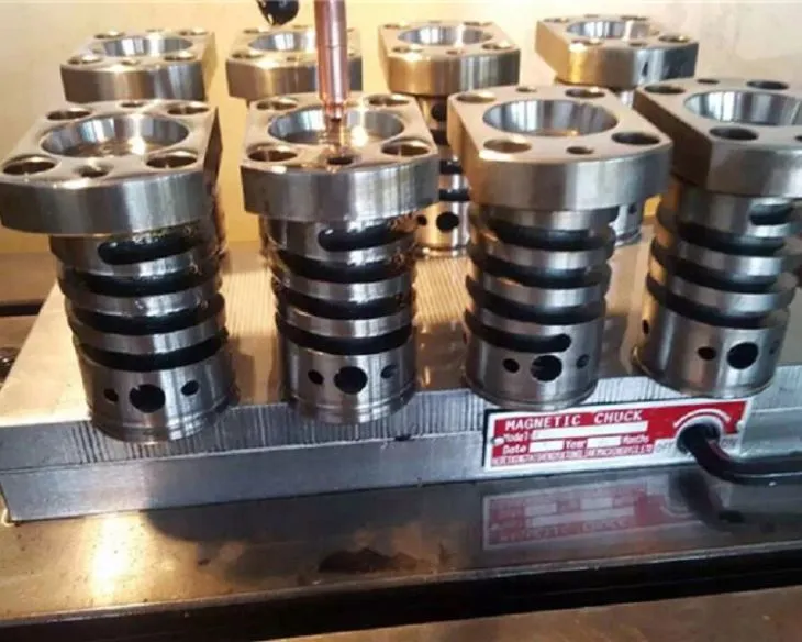 Flixkun tal-PET Preforma Moffa b'Runner Hot